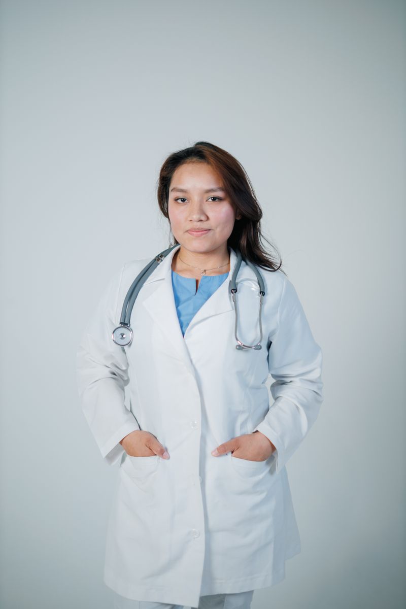 Retrato ilustrativo de profissional (foto de banco de imagens — demonstração temporária, ver CREDITS.md)